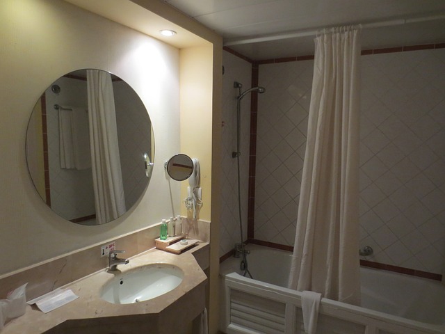 Opgrader dit badeværelse med moderne og praktiske badeværelsesspejle fra vidaXL